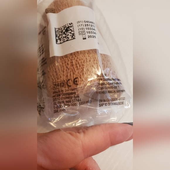 Bandage Self Adhesive wraps 3 M 4" 2.2 yards. Individually wrapped. Lot of 7 - Picture 2 of 4